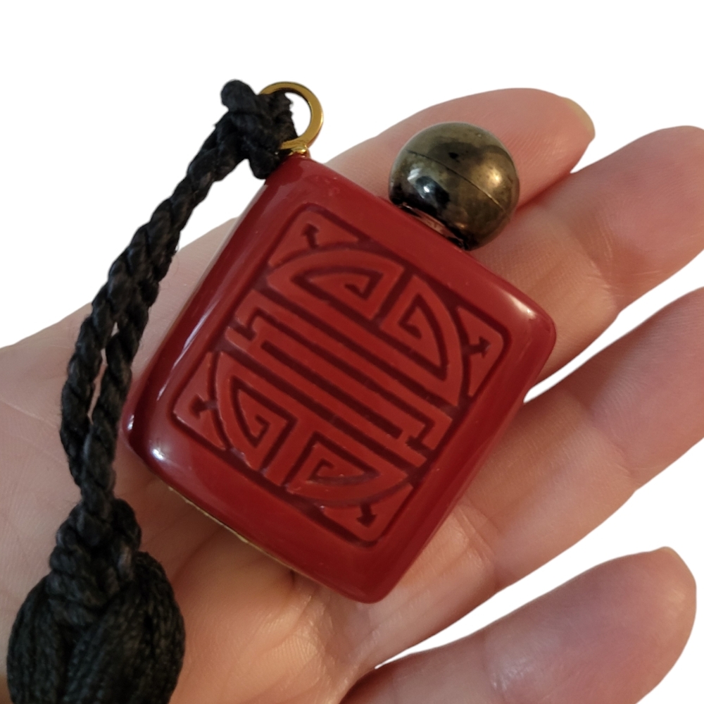 Vintage Estee Lauder Cinnabar Collectors Perfume Bottle